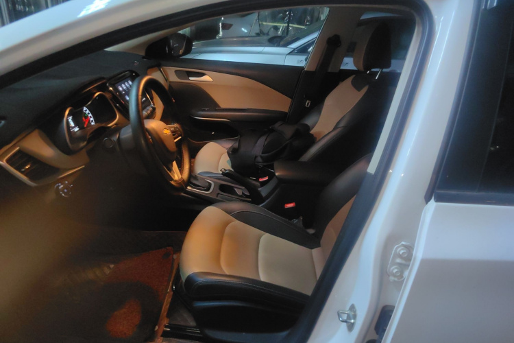 雪佛兰 科鲁泽 2022款 320 自动悦享天窗版局部细节19