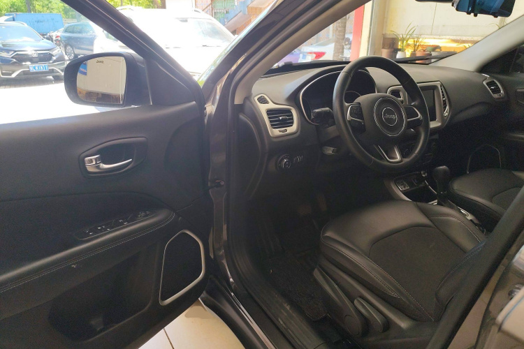 Jeep 指南者 2020款 220T 自动领先版中控内饰7003