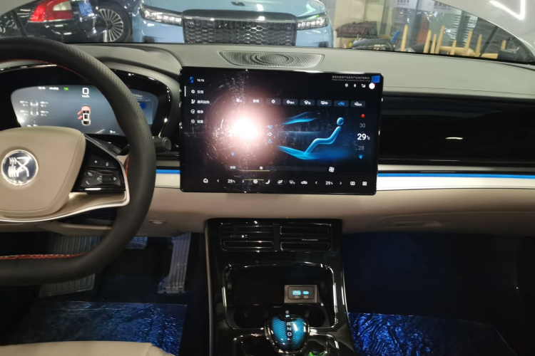 比亚迪 汉 2025款 DM-i 智驾版 125KM尊贵型局部细节16