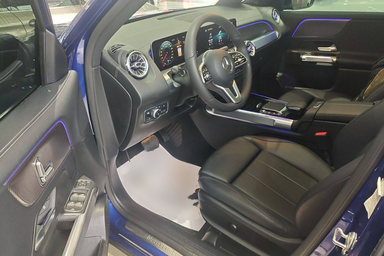 奔驰GLB 2020款 改款 GLB 200 动感型中控内饰7003