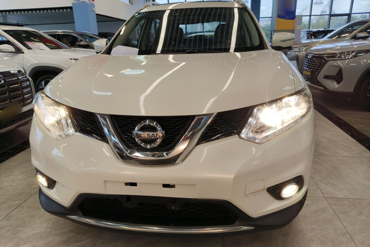 日产 奇骏 2014款 2.0L CVT舒适版 2WD车身外观2