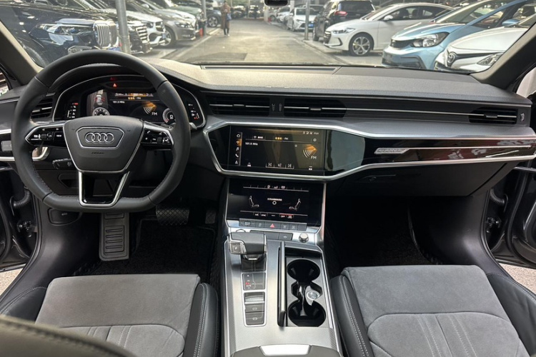 奥迪A6L 2019款 45 TFSI quattro 尊享动感型中控内饰7008