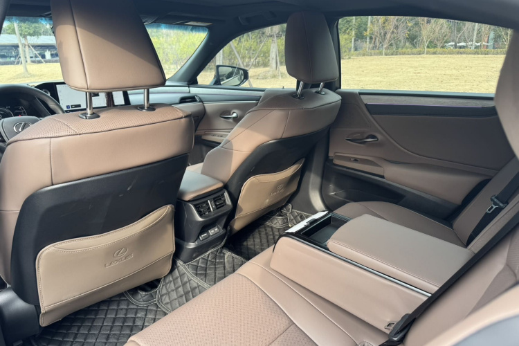 雷克萨斯ES 2025款 300h 臻享版中控内饰7012