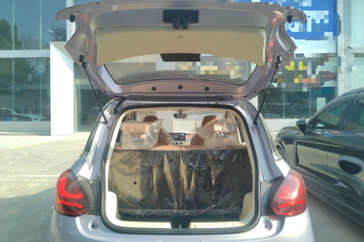 五菱汽车 五菱缤果 2025款 333km 悦享款机舱底盘23