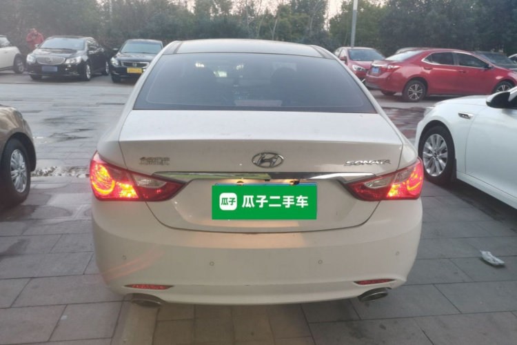 现代 索纳塔 2014款 2.0L 自动尊贵版车身外观6
