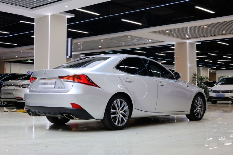 雷克萨斯IS 2017款 300 锋尚版车身外观6011