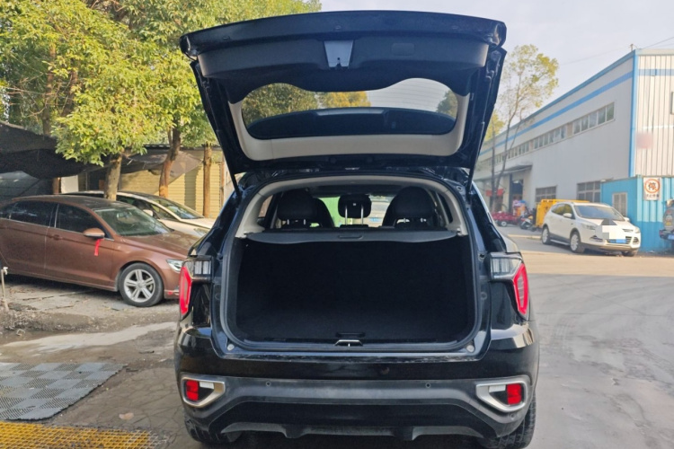 领克01 2020款 2.0T 两驱纯Pro版 国VI机舱底盘23