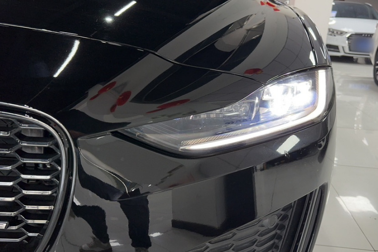 捷豹XEL 2024款 2.0T 250PS R-DYNAMIC S耀黑运动版局部细节36