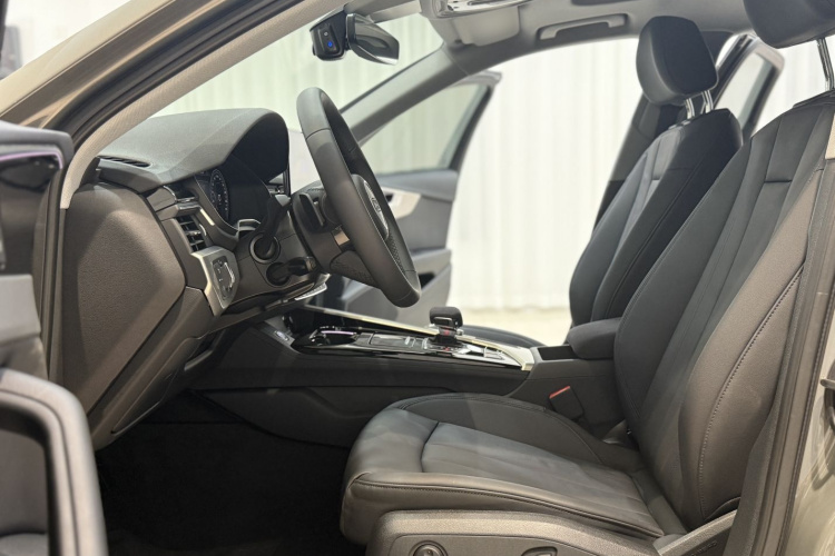 奥迪A4(进口) 2024款 Avant 40 TFSI 时尚运动型中控内饰7004