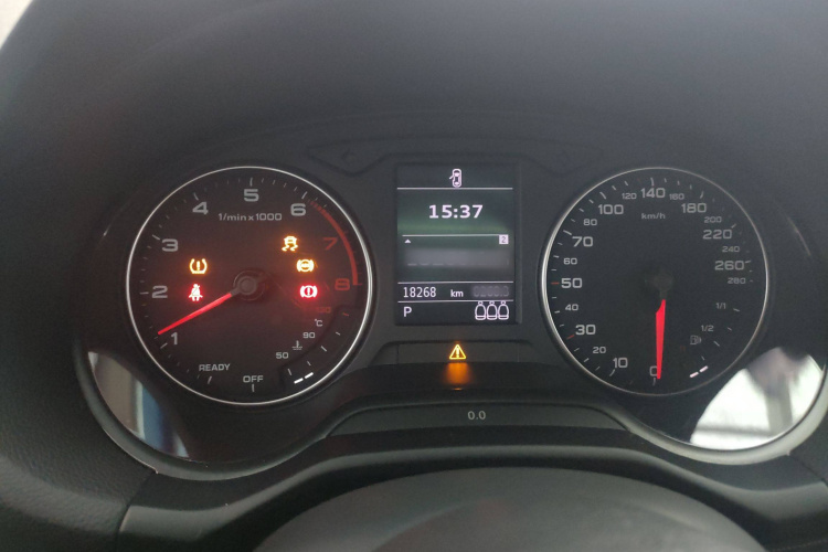 奥迪Q2L 2022款 35 TFSI 进取动感型局部细节14