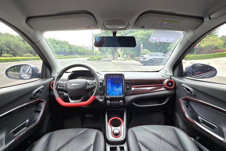 奇瑞新能源 小蚂蚁 2022款 甜粉款 微糖版 三元锂 30kW 301km中控内饰7001