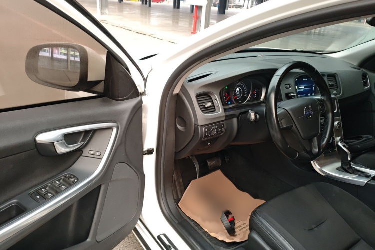 沃尔沃S60 2015款 S60L 2.0T 智行版中控内饰7003