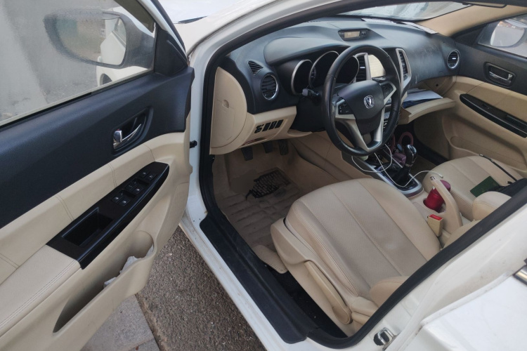 长安 逸动 2015款 1.6L 手动豪华型 国V中控内饰20