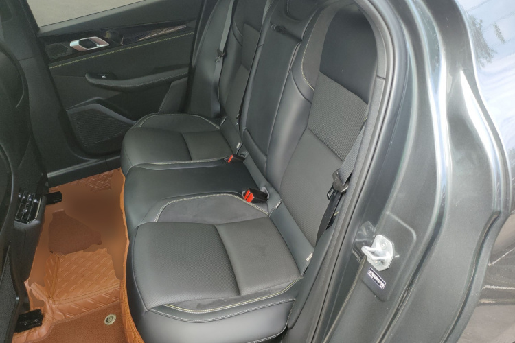 领克03 2023款 2.0TD DCT劲Pro中控内饰21