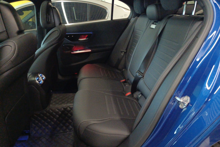 奔驰C级 2023款 改款 C 260 L 运动版中控内饰7004