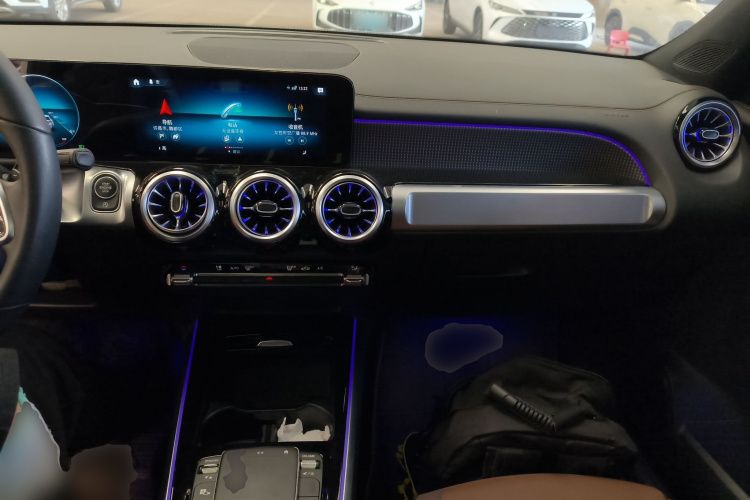 奔驰GLB 2021款 GLB 200 动感型中控内饰12
