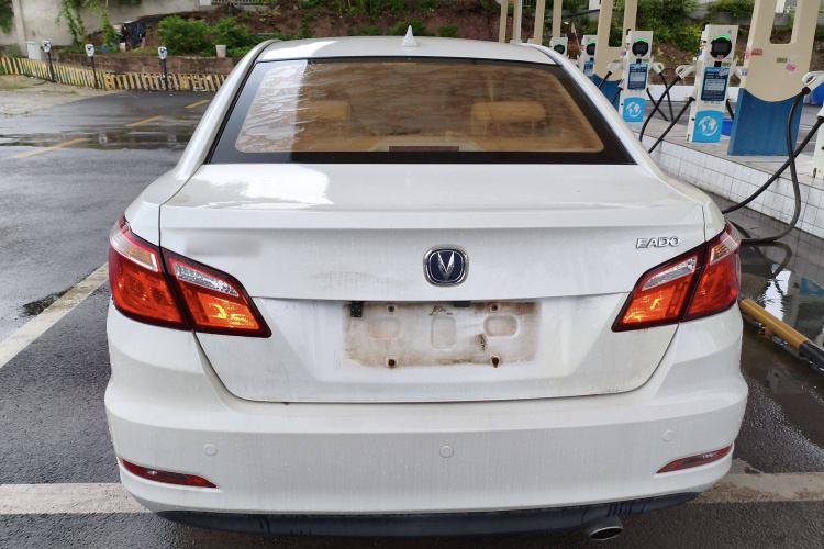 长安 逸动 2016款 1.6L 自动风尚型车身外观6