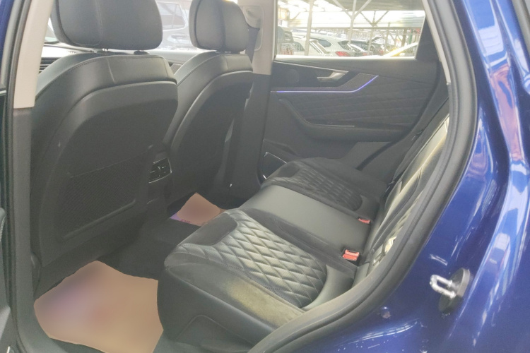 红旗HS5 2019款 2.0T 智联旗领四驱版中控内饰7004