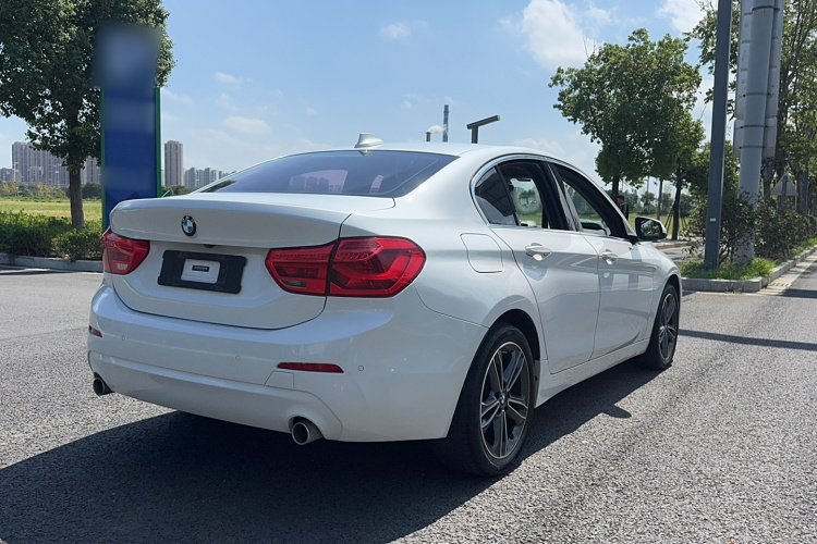 宝马1系 2020款 120i 时尚型车身外观6009