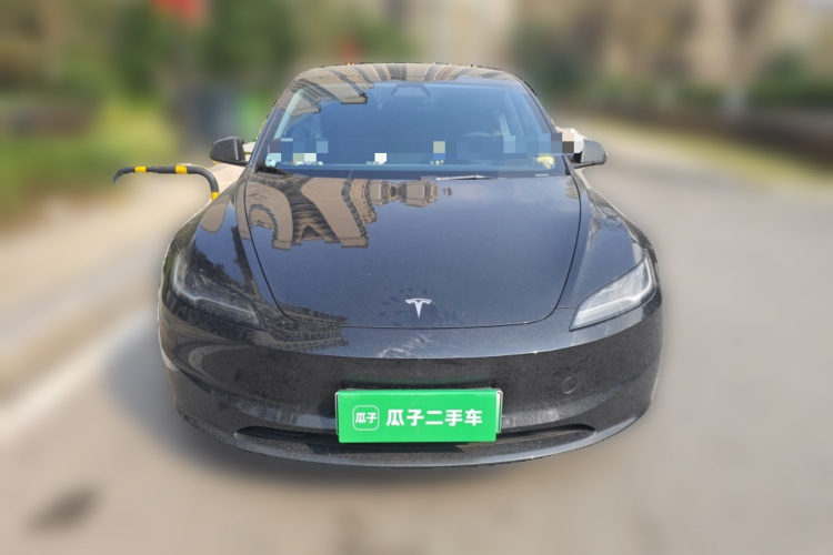 特斯拉 Model 3 2025款 改款 长续航后轮驱动版车身外观2