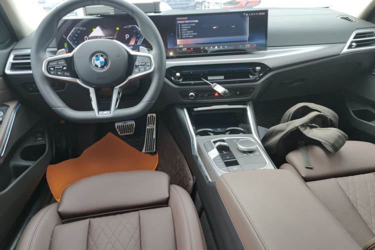 宝马3系 2025款 330Li M运动曜夜套装中控内饰12