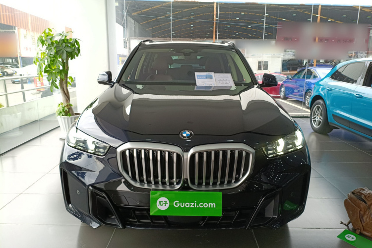 宝马X5 2023款 xDrive 30Li 尊享型M运动曜夜套装车身外观6001
