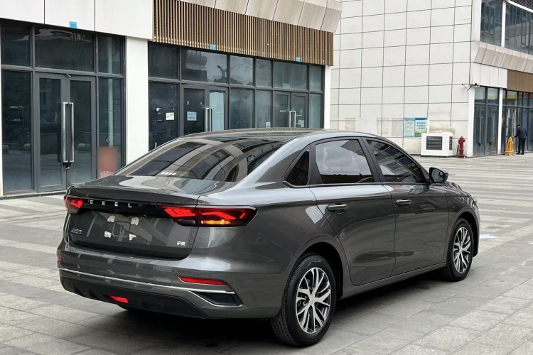 吉利汽车 帝豪 2023款 第4代冠军版 1.5L CVT豪华型车身外观7