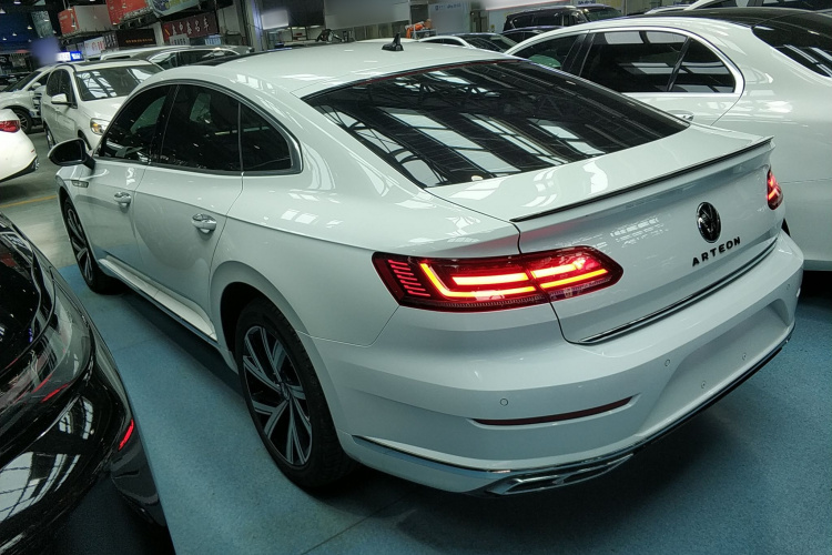 一汽-大众CC 2023款 330TSI 炫目版车身外观4