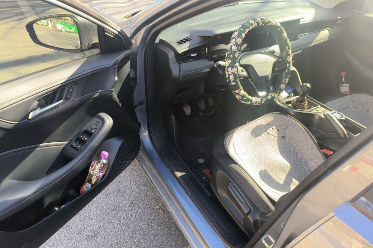 荣威i5 2023款 1.5L 手动舒享版中控内饰20