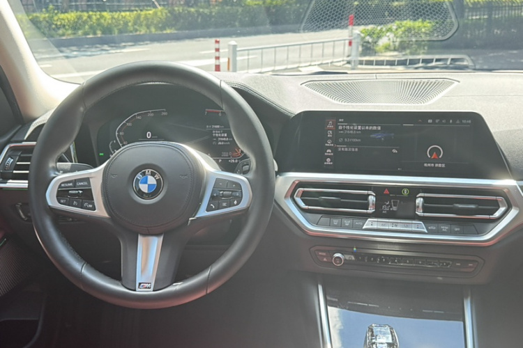 宝马3系 2022款 325Li M运动套装中控内饰7003