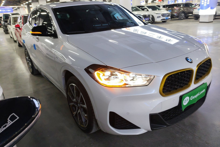 宝马X2 2023款 xDrive 25i 曜熠版车身外观3