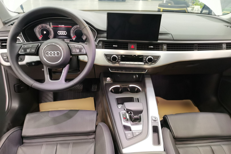 奥迪A4L 2023款 40 TFSI 时尚动感型中控内饰12