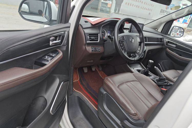 东风风行 风行M6 2019款 1.5T 手动长轴豪华型 7座中控内饰7002