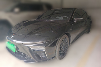 哪吒汽车 哪吒S 2022款 增程版 1160km 后驱中版