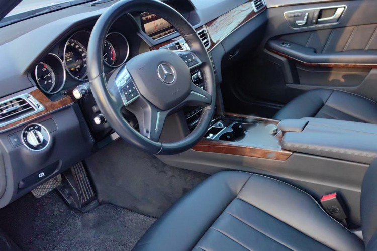奔驰E级 2014款 E 260 L 豪华型中控内饰7001