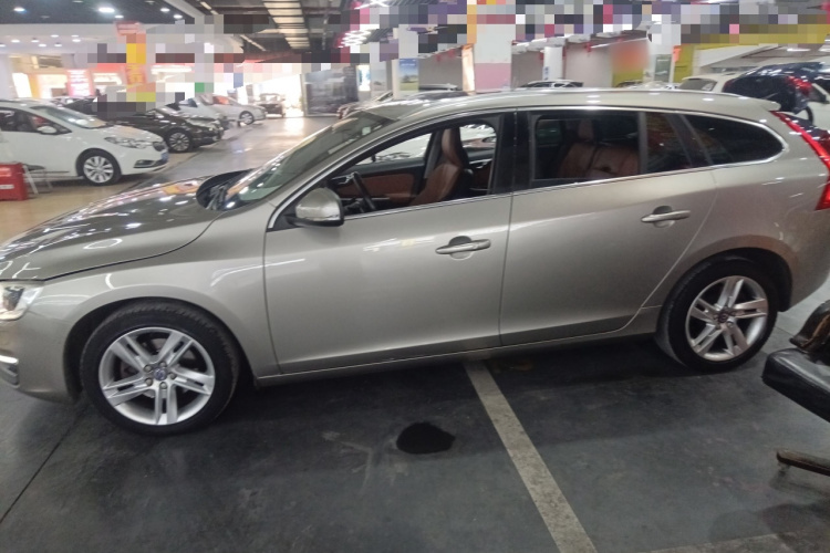 沃尔沃V60 2015款 T5 智雅版车身外观4