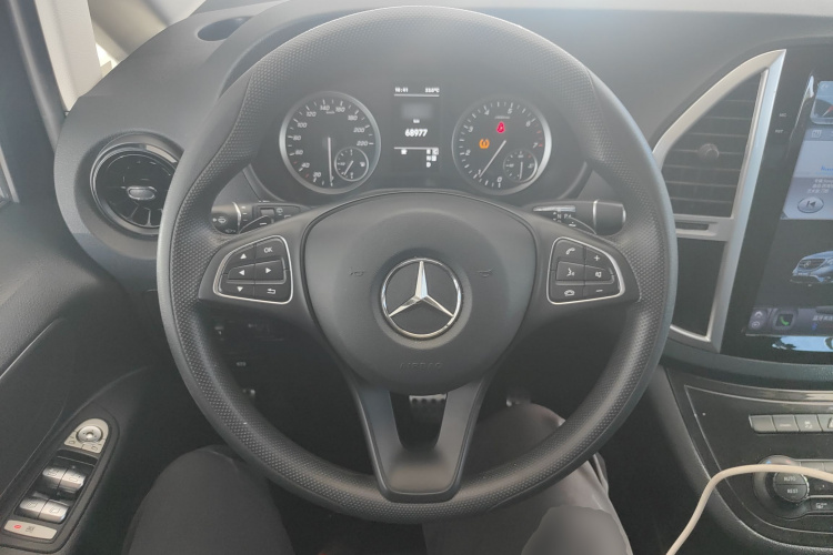 奔驰 威霆 2021款 2.0T 精英版 7座局部细节13