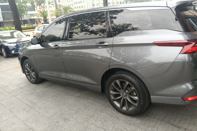 五菱汽车 五菱凯捷 2020款 1.5T CVT尊贵型车身外观4