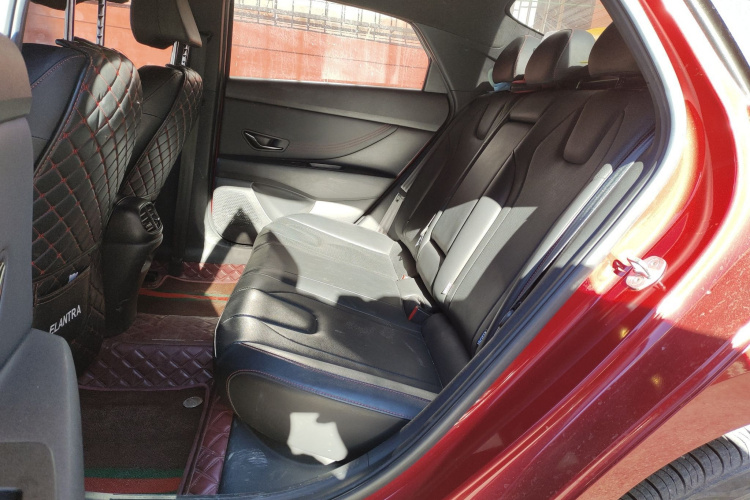 现代 伊兰特 2022款 240TGDi DCT TOP旗舰版中控内饰21