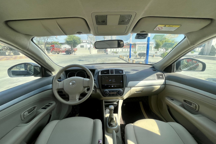 日产 轩逸 2012款 经典 1.6XE 手动舒适版中控内饰12