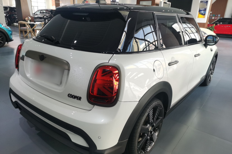 MINI 2023款 1.5T COOPER 国王十字特别版 五门版车身外观7