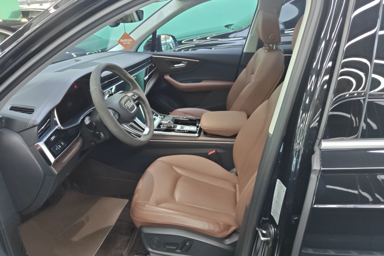 奥迪Q7 2023款 55 TFSI quattro S line运动型中控内饰19