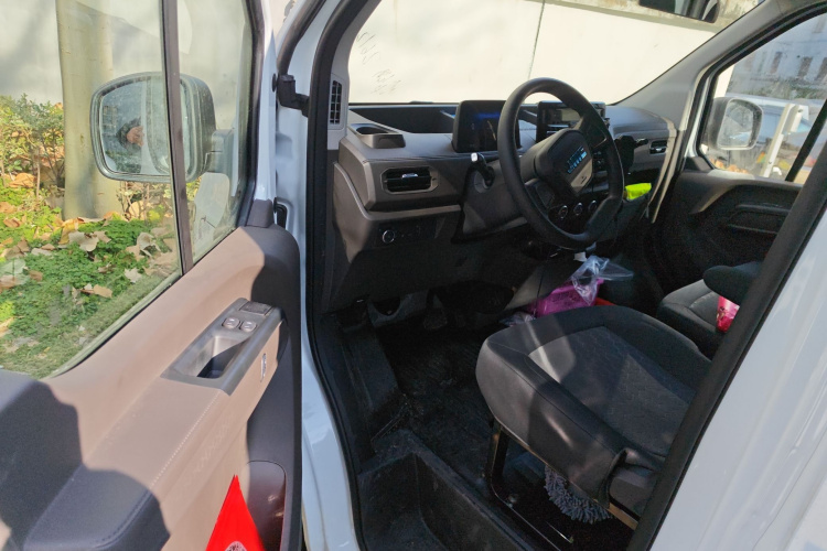 江铃 E福顺 2025款 明窗版 53.58kwh 中轴低顶中控内饰20