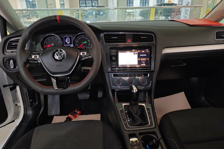 大众 高尔夫 2019款 200TSI DSG舒适进取版 国VI中控内饰7002