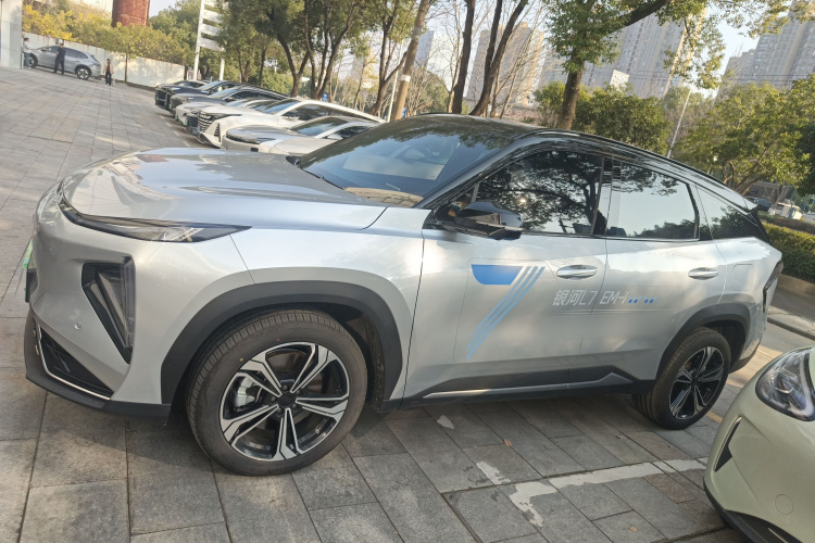 吉利银河 银河L7 2025款 EM-i 115km 探索+版车身外观4