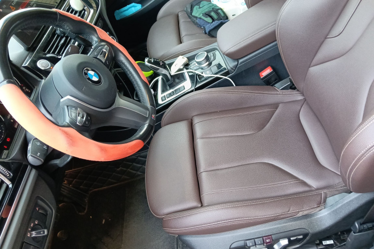 宝马1系 2022款 125i M运动曜夜版中控内饰19