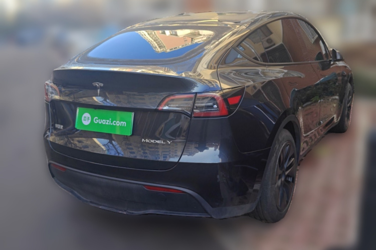 特斯拉 Model Y 2024款 后轮驱动版车身外观7