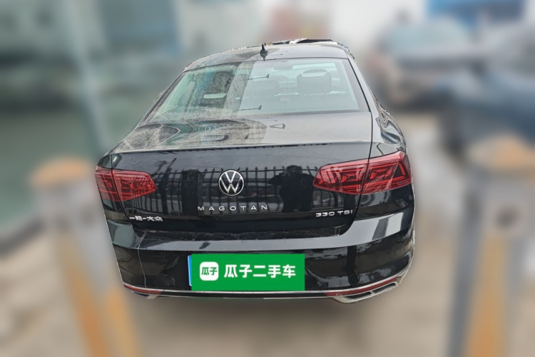 大众 迈腾 2023款 200万辆纪念版 330TSI DSG豪华型车身外观6