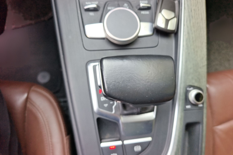 奥迪A4L 2017款 45 TFSI quattro 风尚型局部细节18