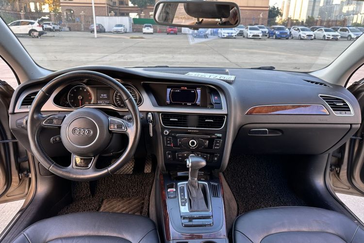 奥迪A4L 2013款 35 TFSI 自动舒适型中控内饰7003